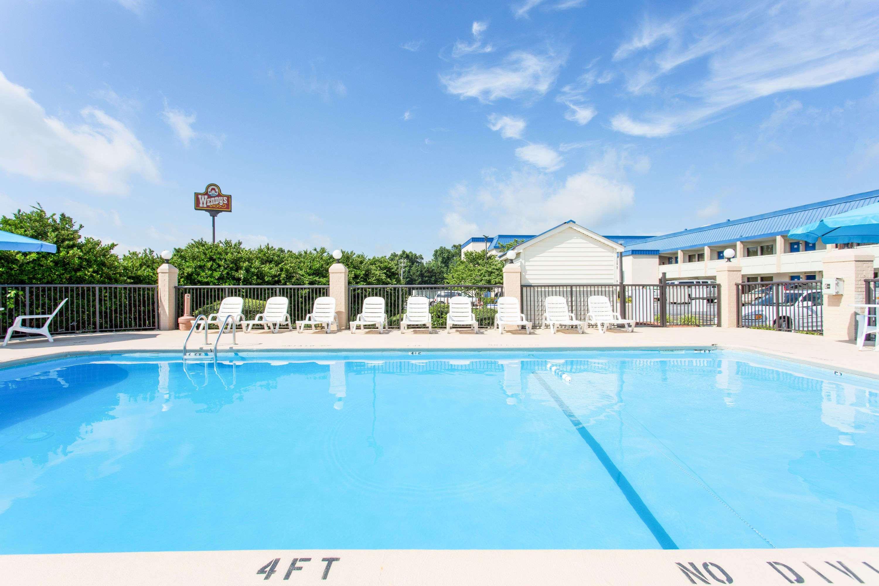 Days Inn By Wyndham High Point/Archdale Exterior photo